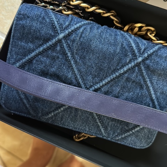 π NWB CHANEL 19 WOC DENIM BAG - Picture 8 of 15